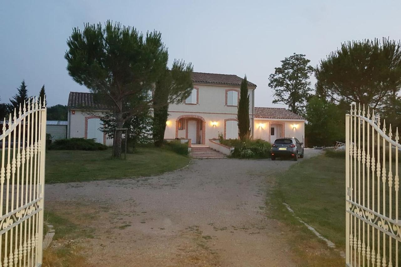 Logement Avec Piscine, Classe 3 Etoiles, De 42 M2 Tout Confort Au Calme Pour Un Couple Cahuzac-sur-Vere Екстер'єр фото